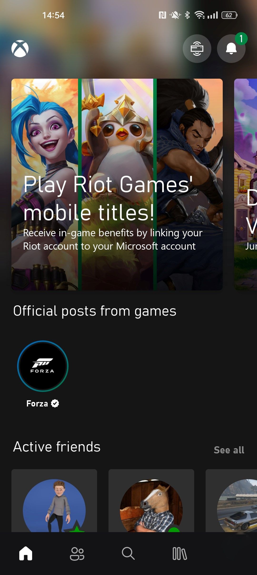 Скриншот главного экрана приложения Xbox на телефоне с выделенным поиском