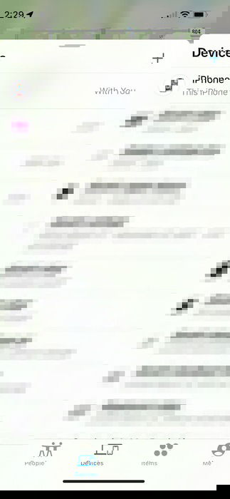 Экран устройства в приложении Локатор со списком действий