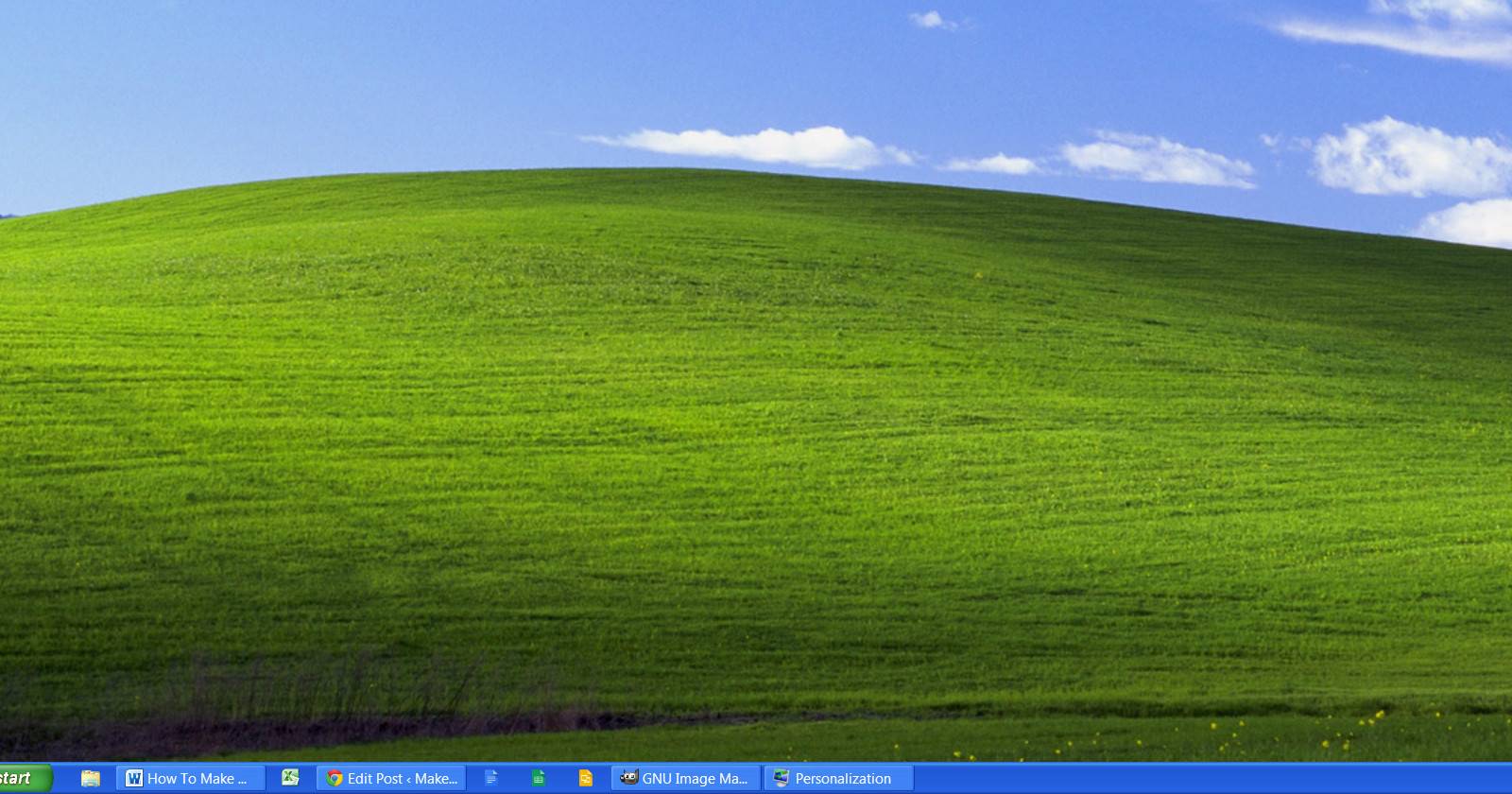 компьютер с обоями Windows XP