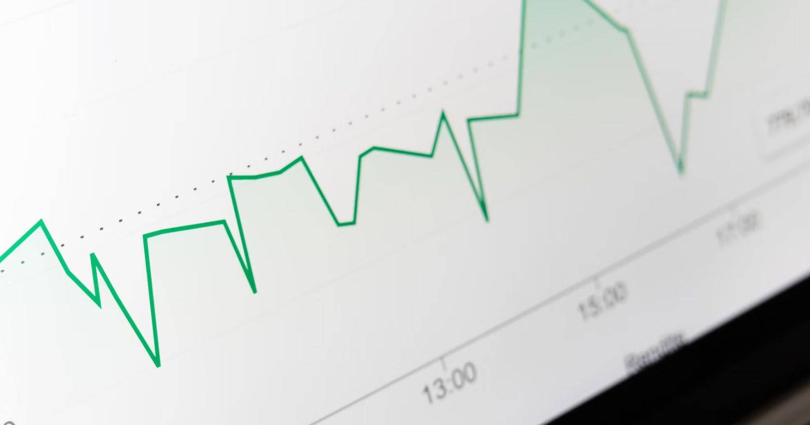 Зеленый линейный график на таблице Excel