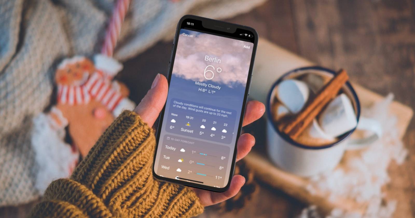 Приложение «Погода» на iPhone на фоне рождественских блюд