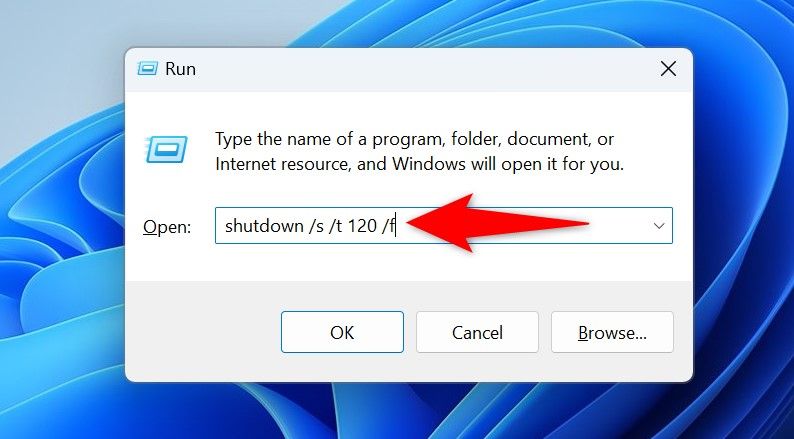 Команда для планирования выключения введена в окно Выполнить.