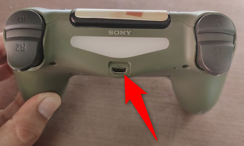 Подключите другой конец кабеля к контроллеру.