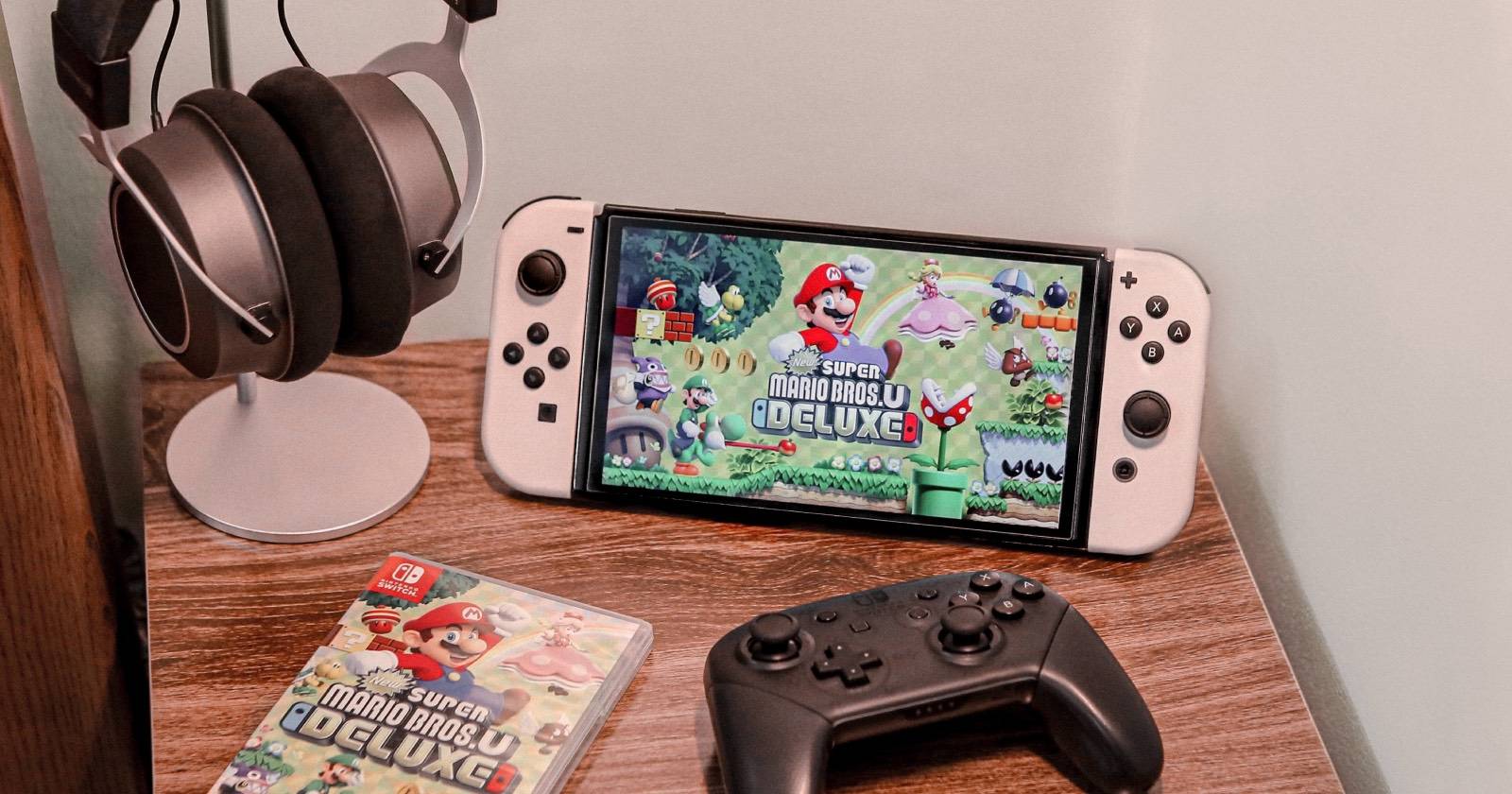 Nintendo Switch с игрой Mario Bros Deluxe