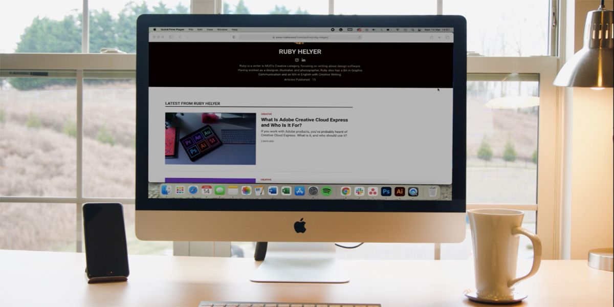 Макбук с прокруткой сайта внутри мокапа.