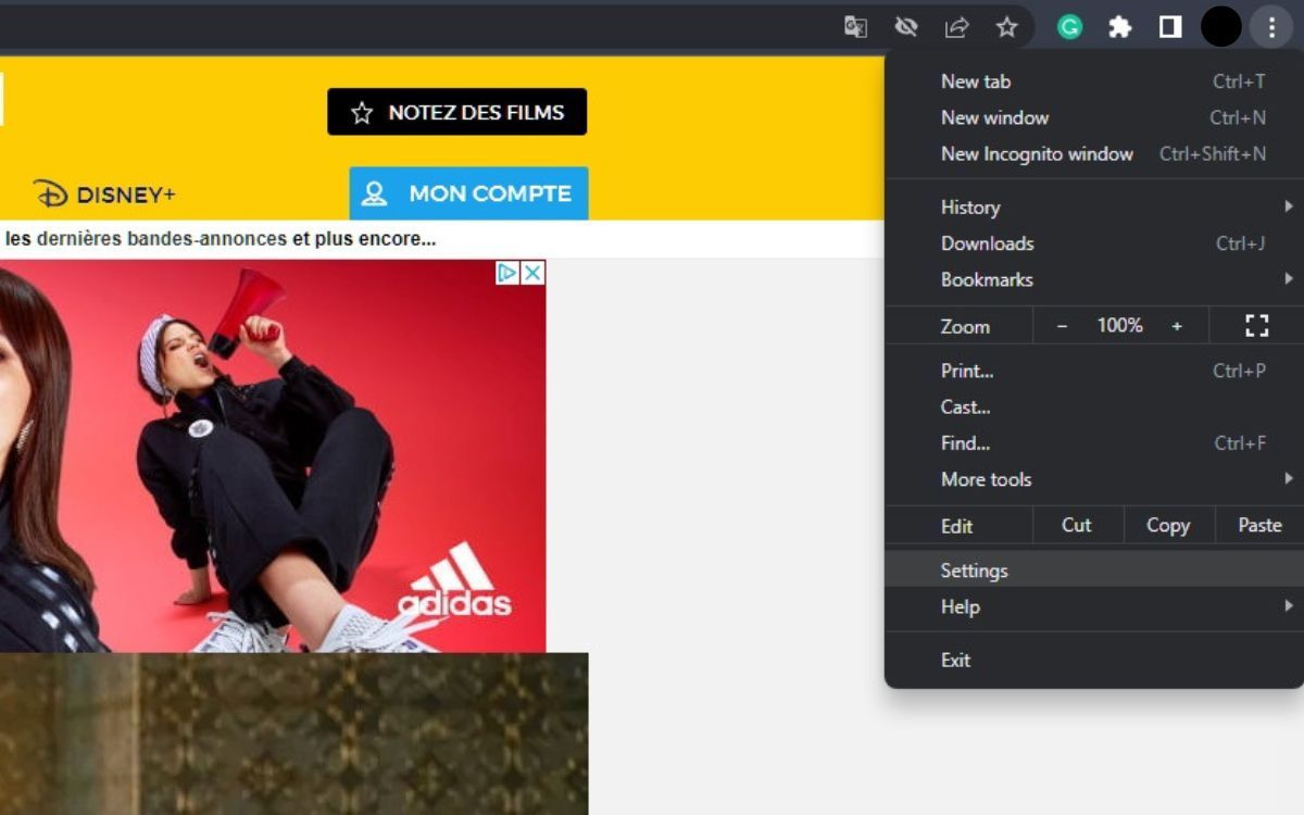 Скриншот выпадающего меню Chrome с выделенным пунктом Настройки