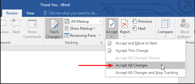 Меню «Принять» с опцией «Принять все исправления»