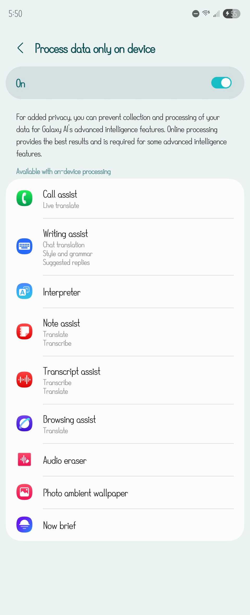 Список функций Galaxy AI, которые могут обрабатывать данные только на устройстве.