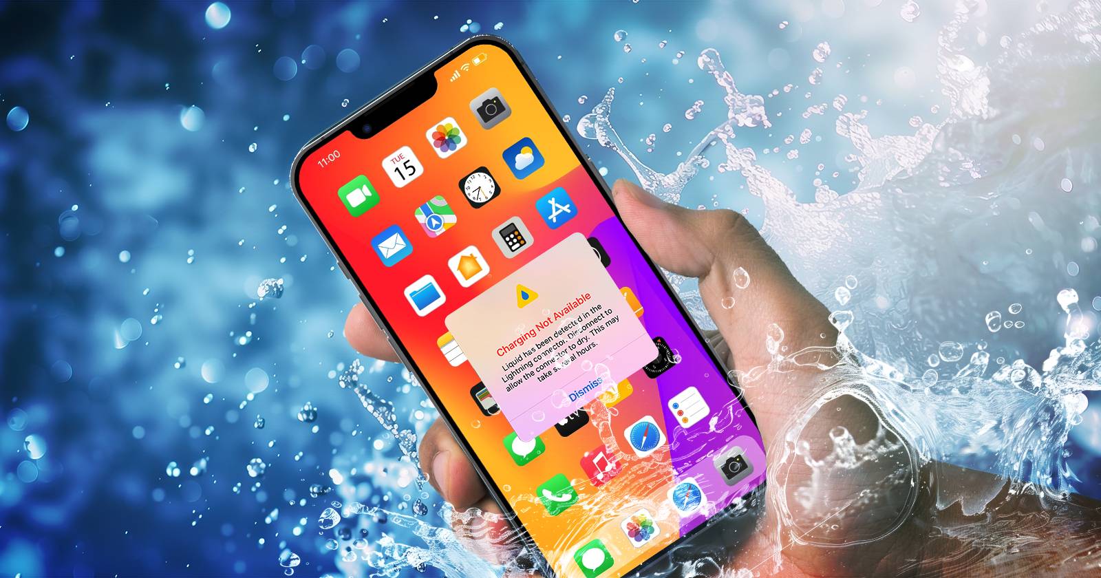 рука держит iPhone с предупреждением «Зарядка недоступна» на экране