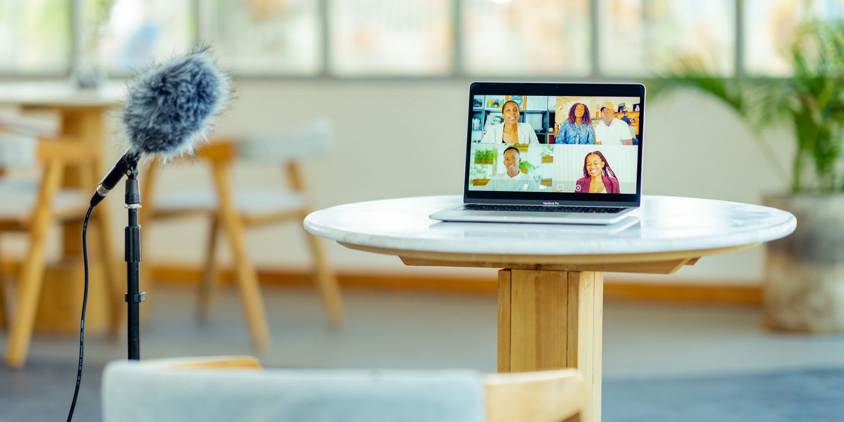 Как записать и поделиться записью Google Meet