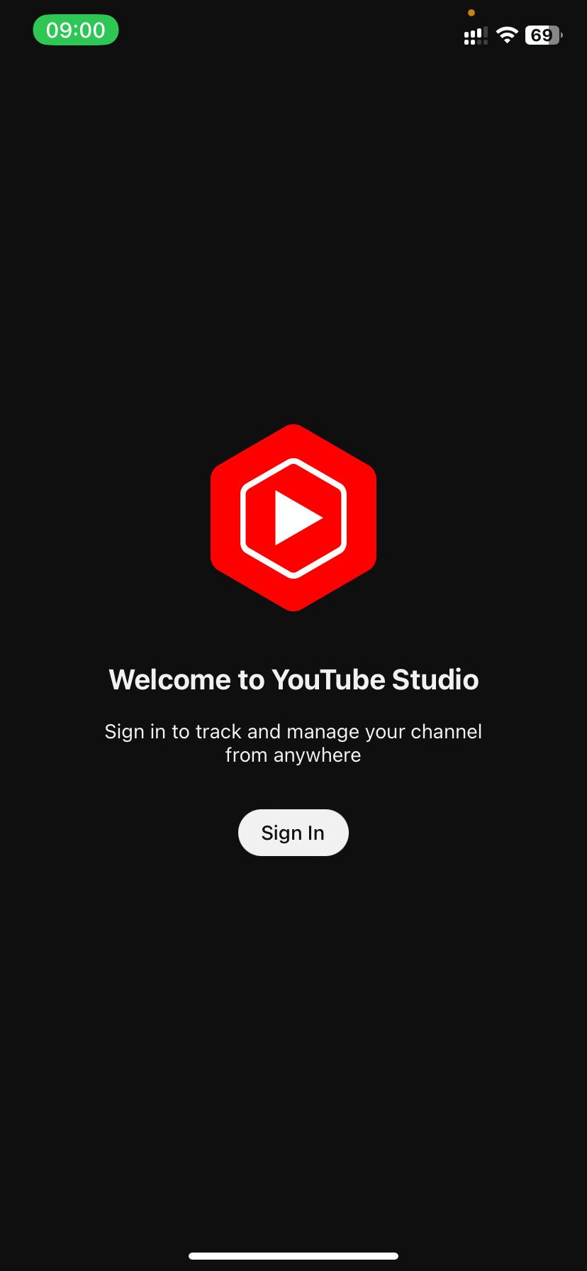Страница входа в YouTube Studio на мобильном