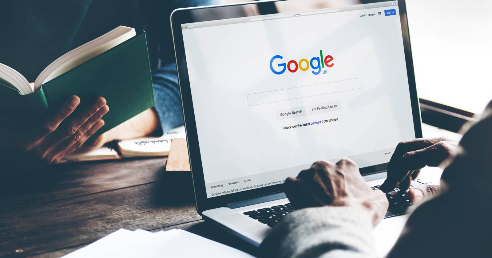 Поиск Google на ноутбуке