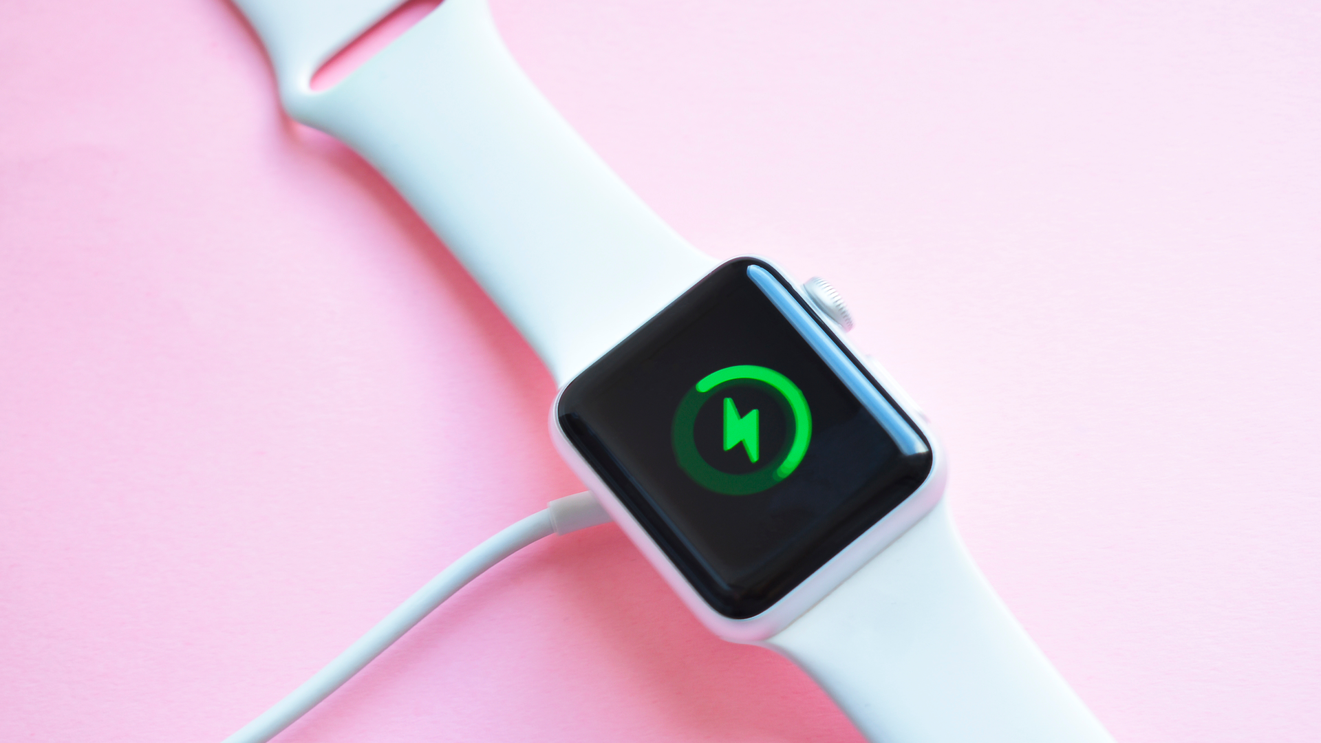 Зарядка Apple Watch белым силиконовым ремешком