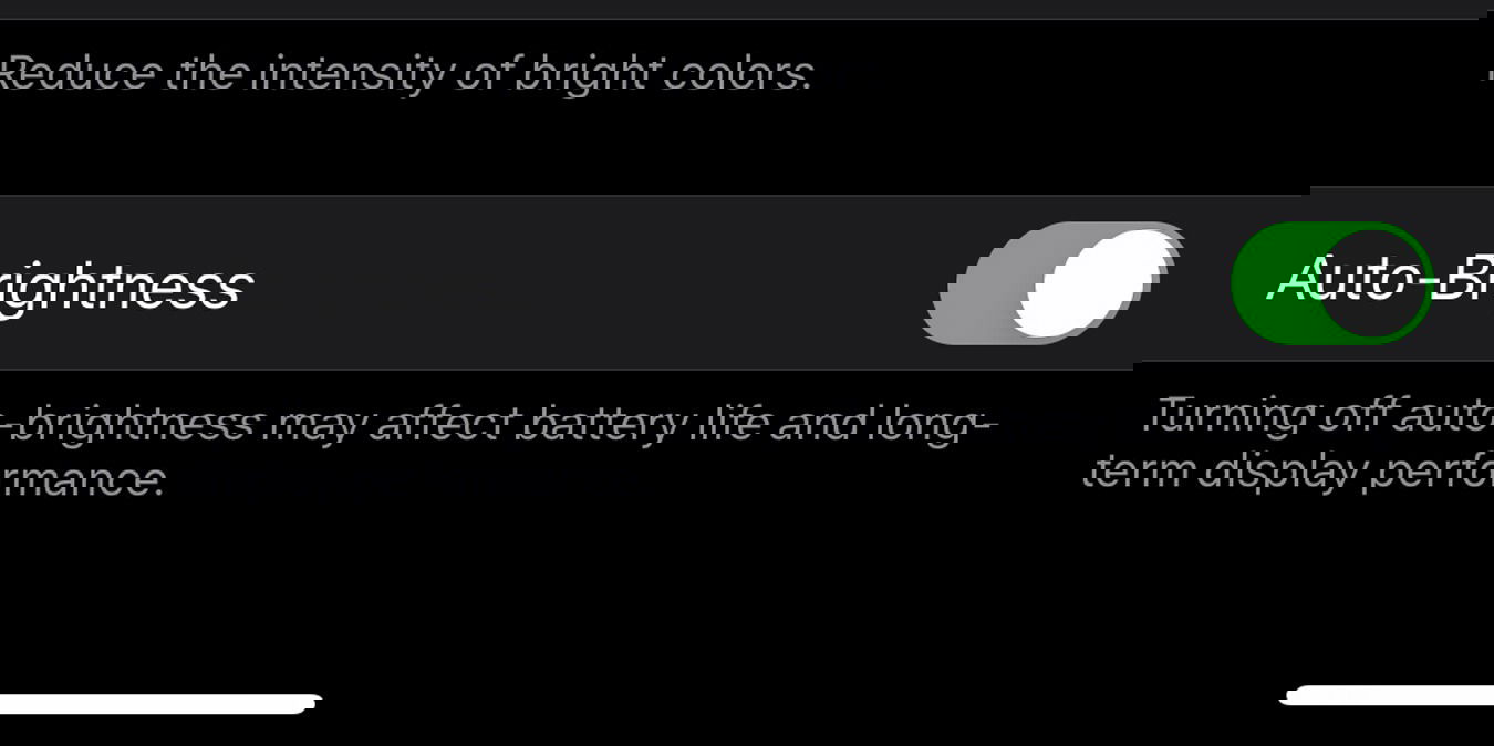 Обложка: иллюстрация экрана смартфона с переключателем яркости