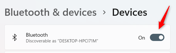 Переключатель Bluetooth в положении Вкл на странице Настройки.