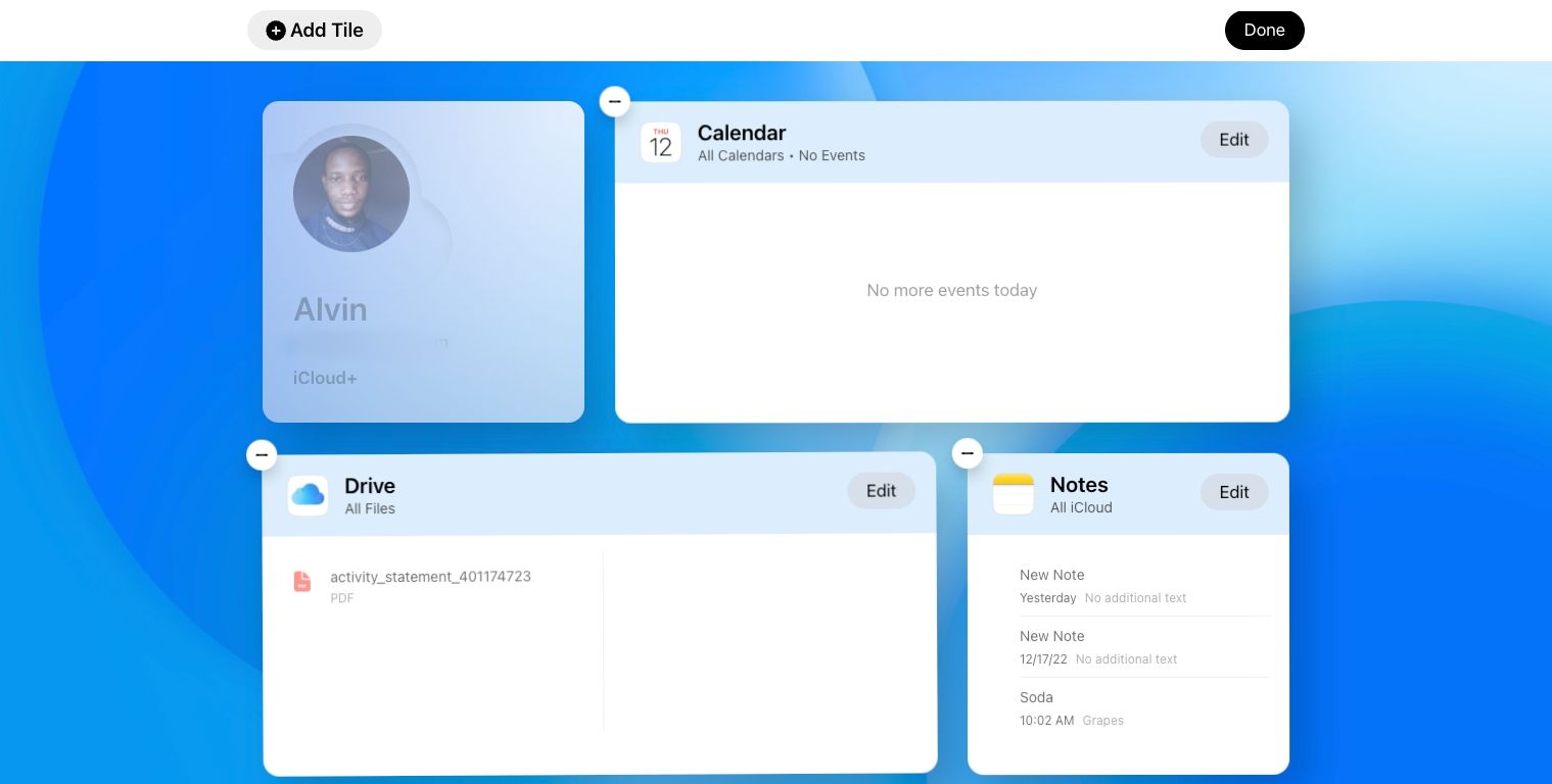 Домашняя страница iCloud в режиме настройки плиток