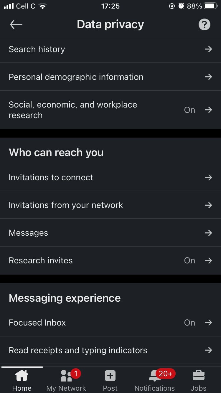 Страница конфиденциальности данных LinkedIn в мобильном приложении