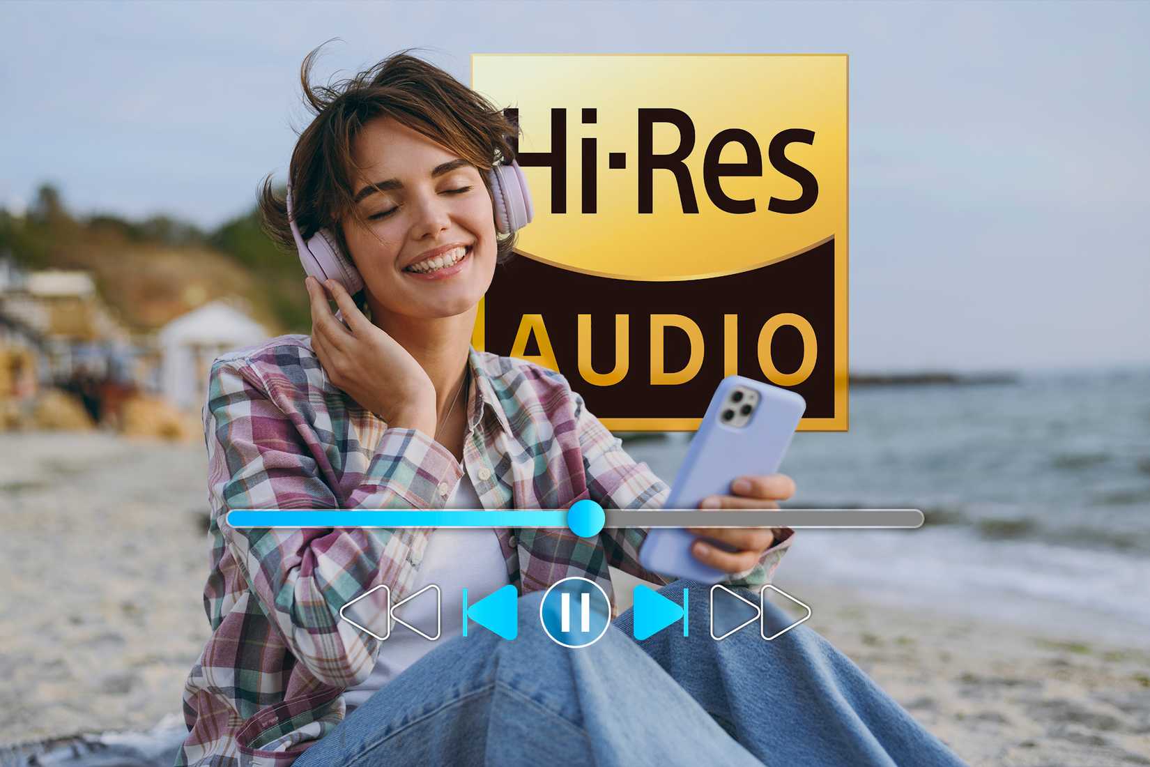 Женщина слушает музыку на пляже, логотип Hi-Res Audio на фоне
