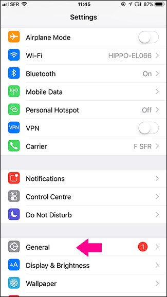 Скриншот: путь в Настройках iOS к опции «Умная пунктуация»