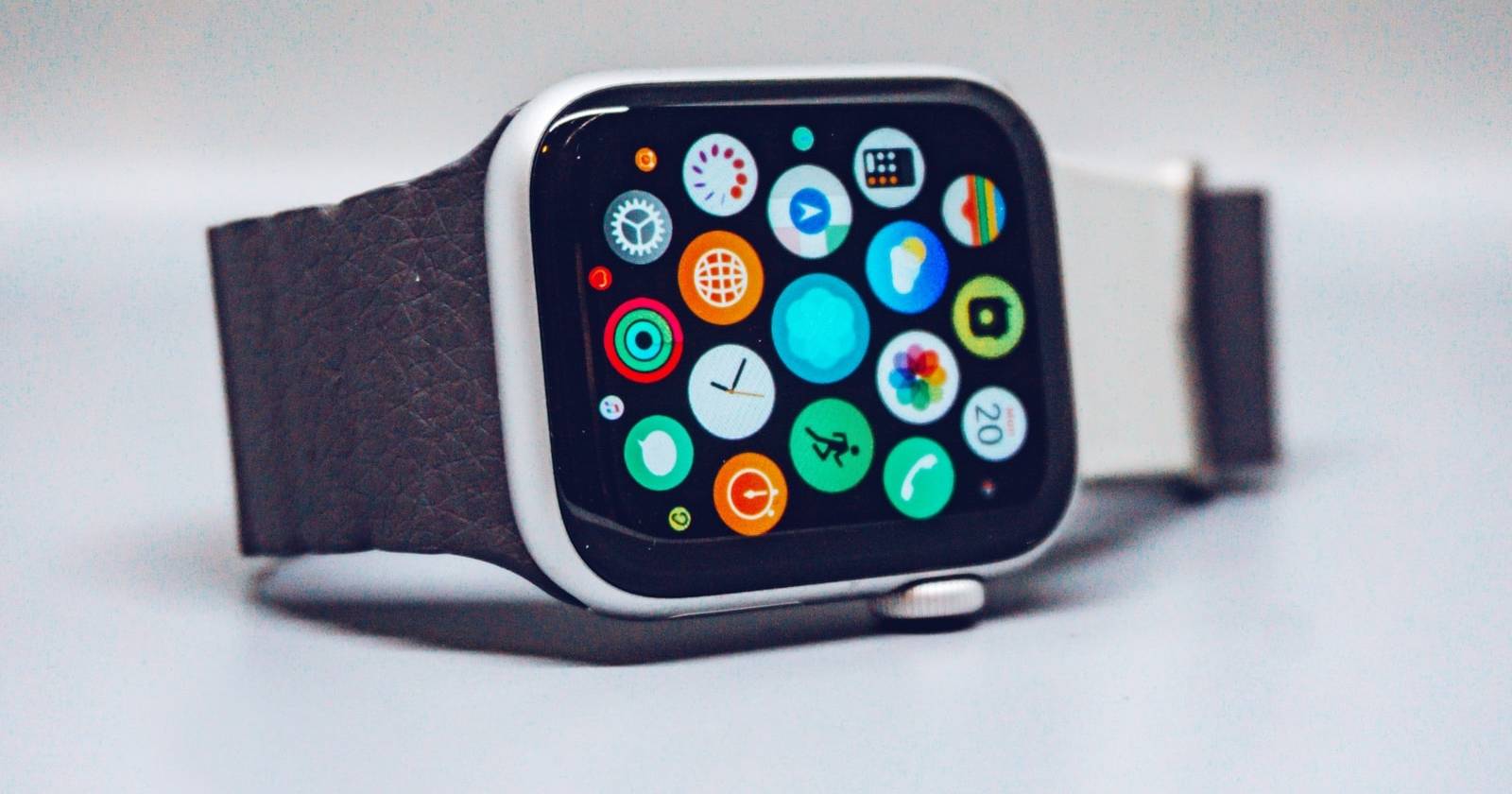 Apple Watch — общий вид с главным экраном