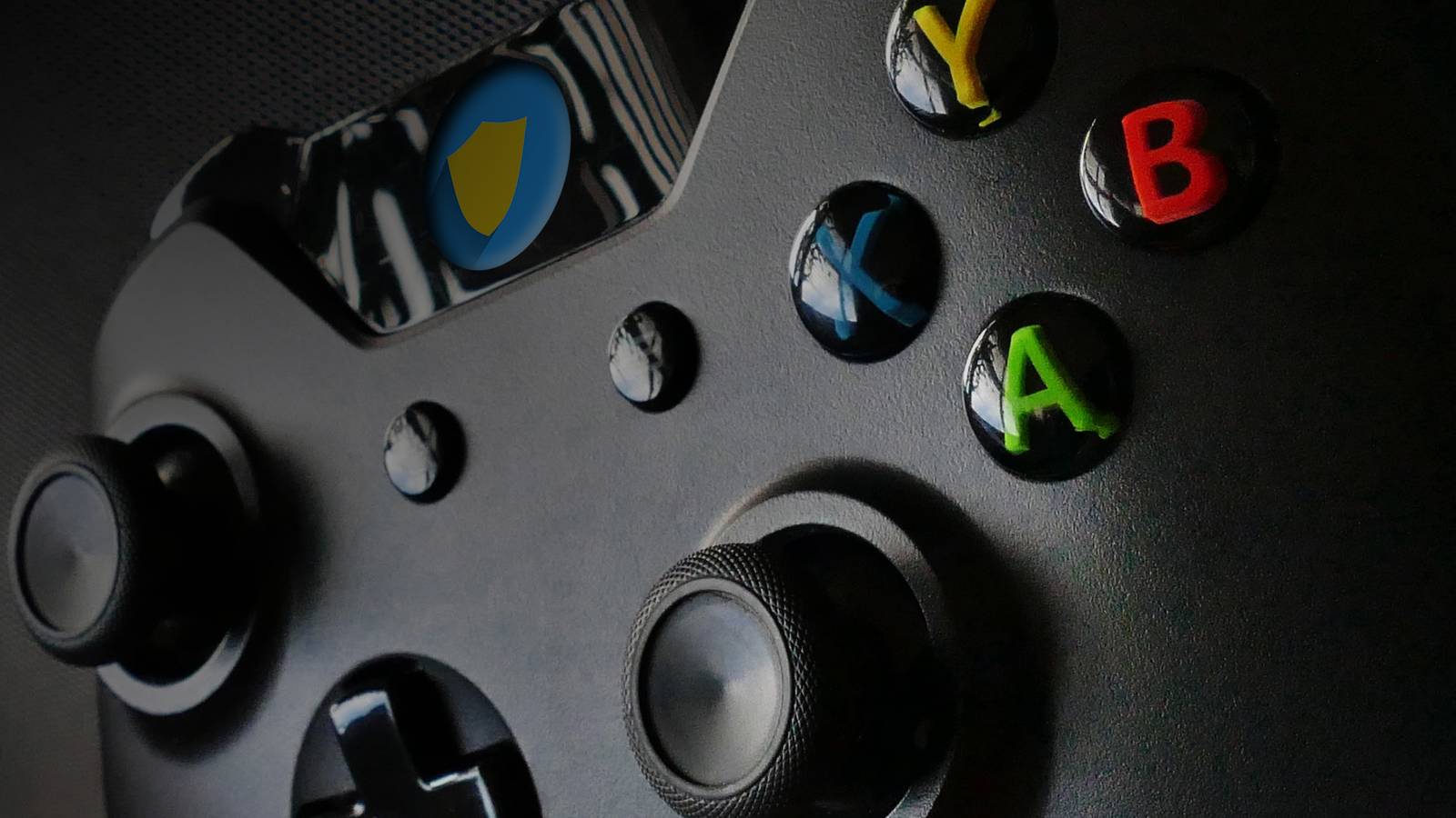 Игровая приставка Xbox One на фоне экрана с сетевыми иконками