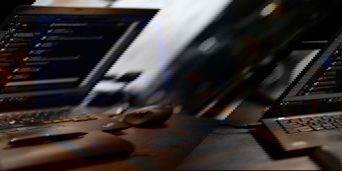 Камера на рабочем столе с Teams