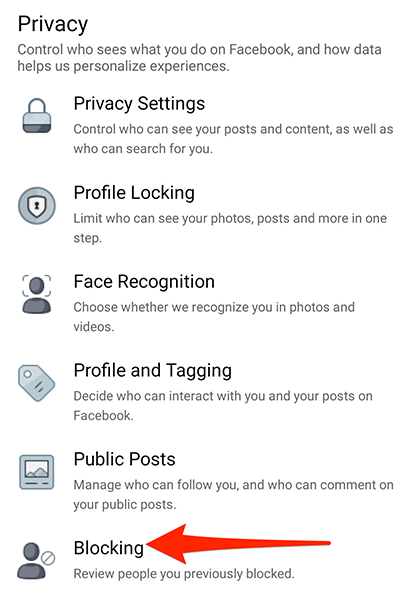 Выберите «Блокировка» в разделе «Конфиденциальность» приложения Facebook.