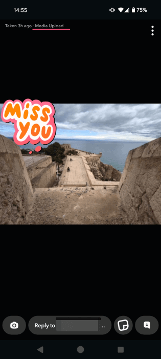 Скриншот пометки «Media upload» в интерфейсе Snapchat