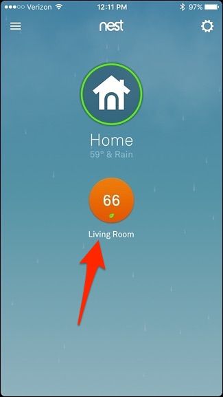 Экран главного меню в приложении Nest с выбранным термостатом