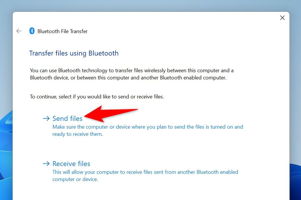 Кнопка Отправить файлы выделена в окне Bluetooth File Transfer.
