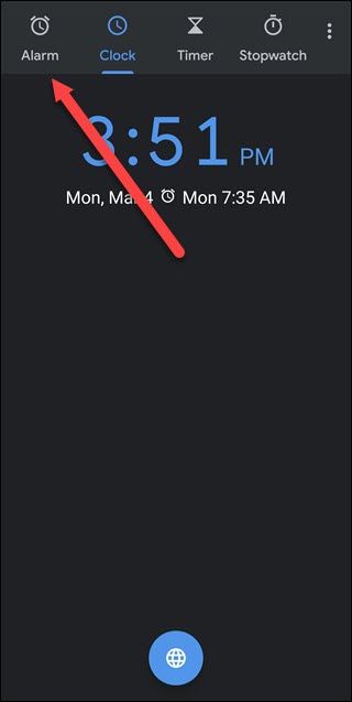 Интерфейс Google Clock, стрелка указывает на опцию будильника