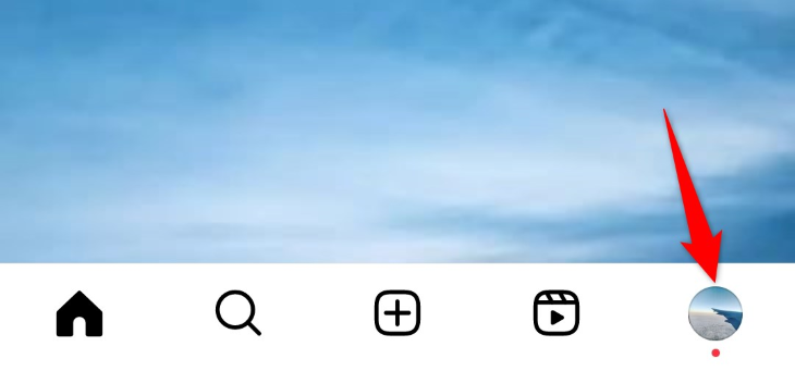 Выберите профиль в правом нижнем углу приложения.
