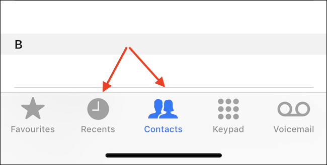 Список контактов в приложении «Телефон» на iPhone