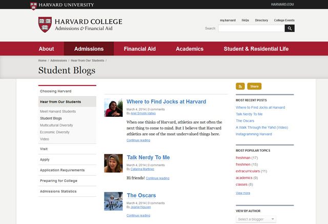 Человек печатает на ноутбуке