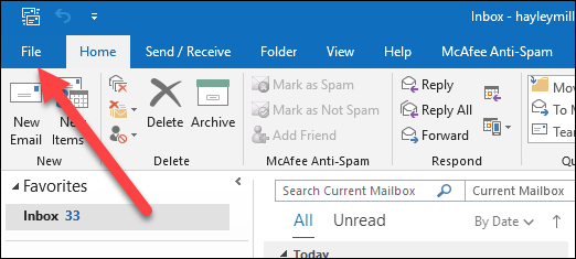Вкладка 'Файл' на ленте Outlook