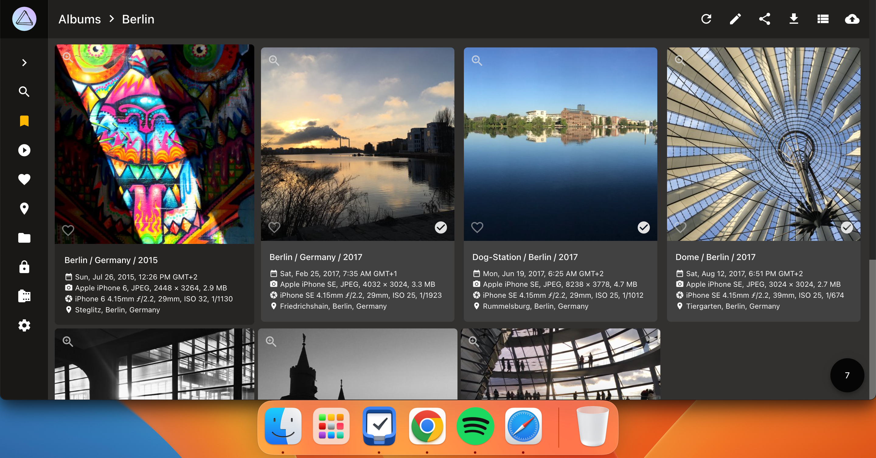 значок загрузки в приложении PhotoPrism