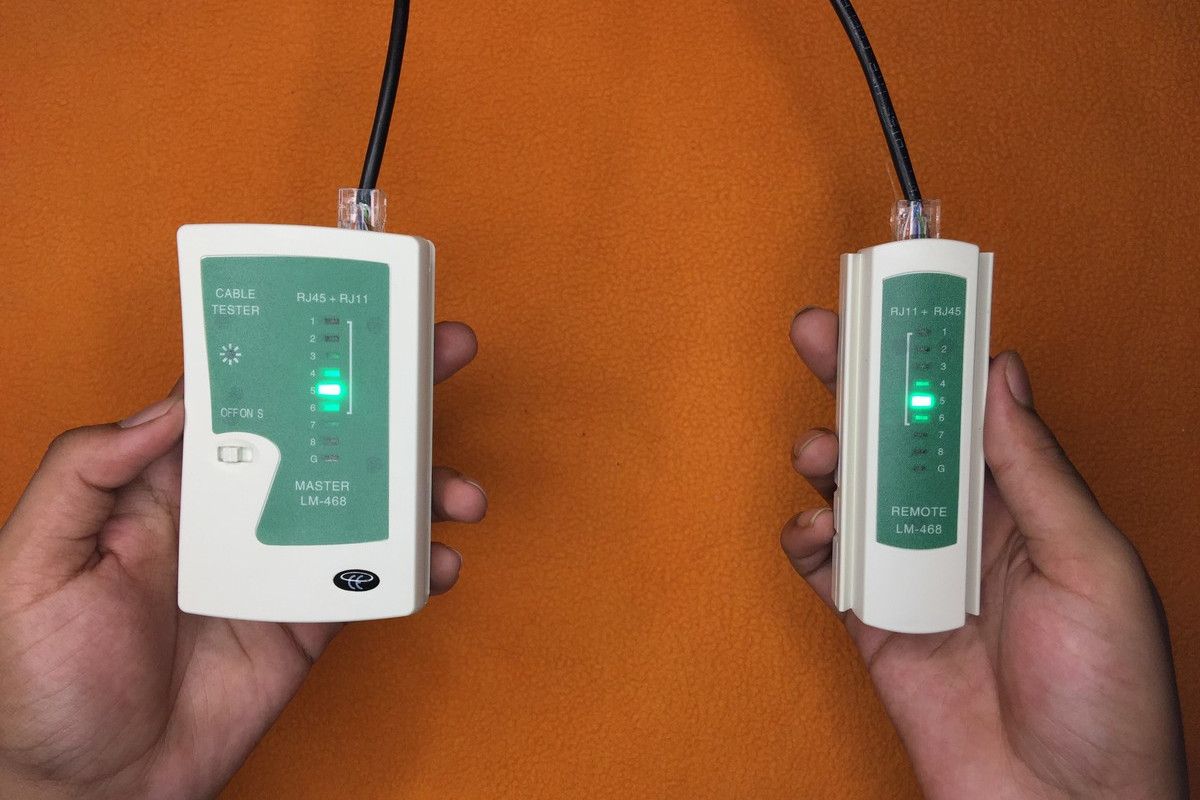 Split master unit and remote unit of an Ethernet cable tester