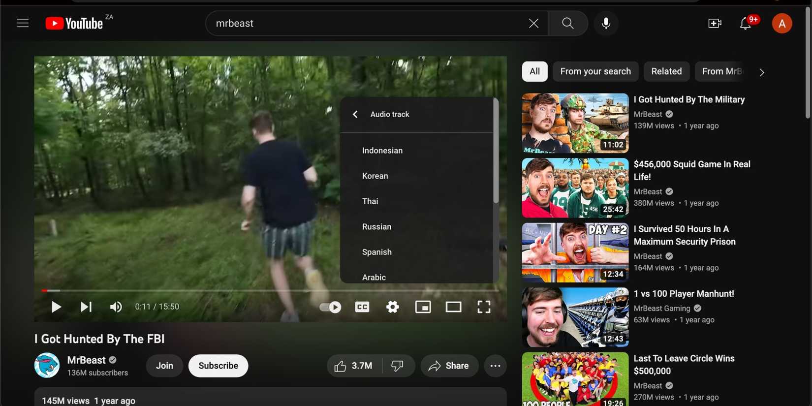 Экран компьютера показывает видео MrBeast с открытым списком аудиодорожек.