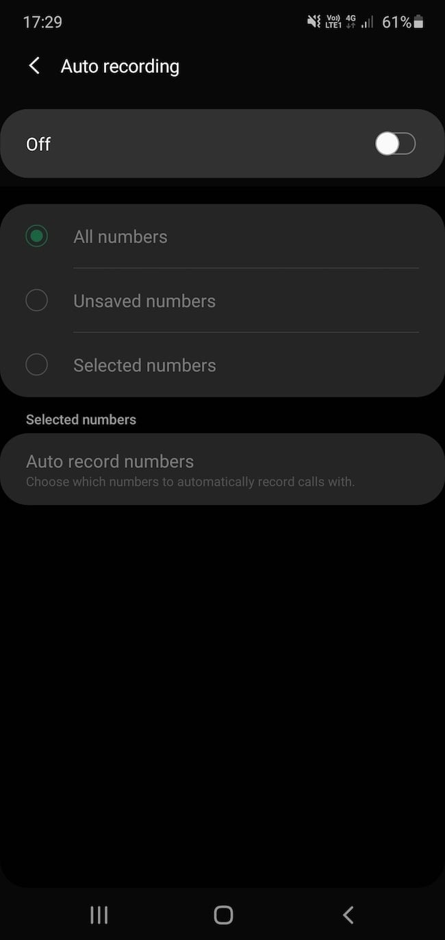 Смартфон Samsung с One UI и настройкой записи звонков