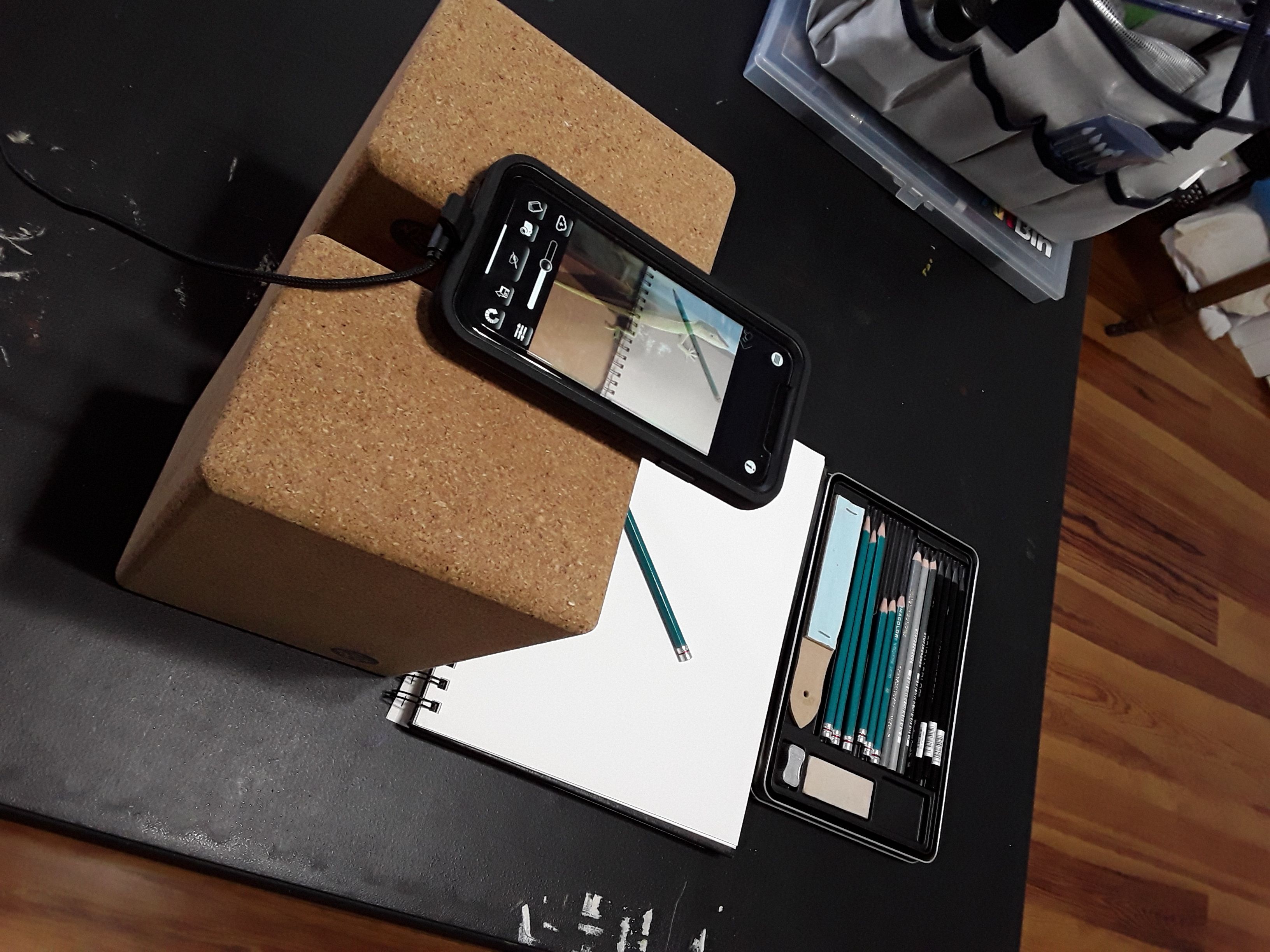 Подготовка рабочего пространства с блоком под устройством