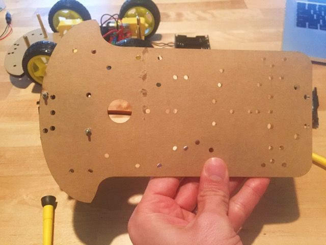 servo-holder-chassis-bolts