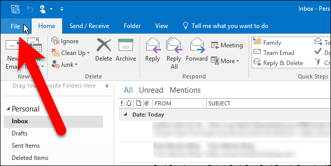 Нажатие вкладки File в Outlook