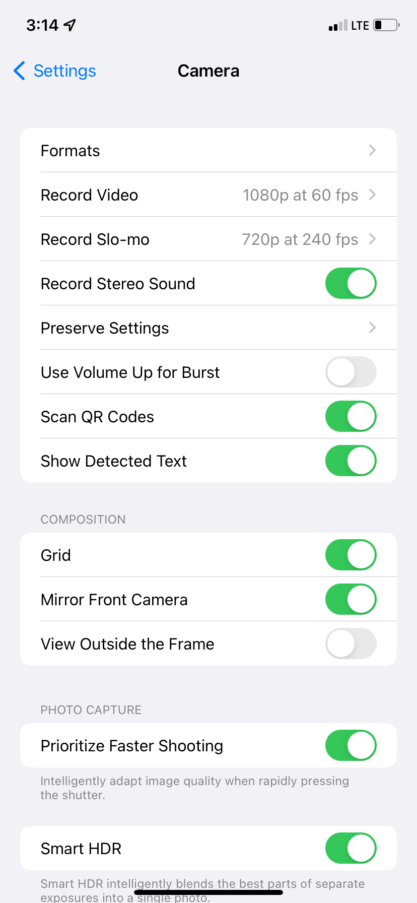 Настройки камеры iPhone с опцией Отразить переднюю камеру
