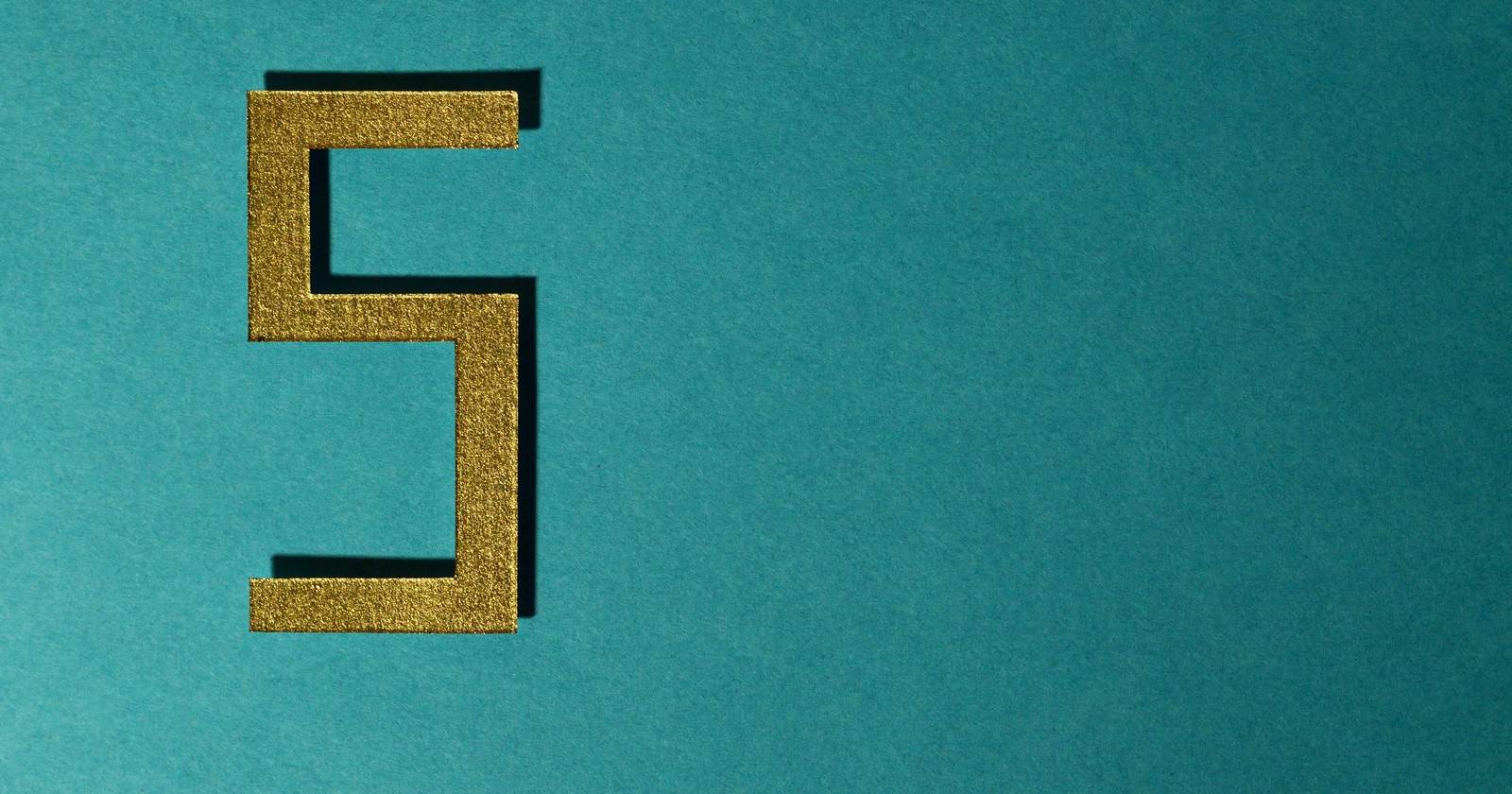 Иллюстрация: логотип или изображение с цифрой 5, символизирующее .NET 5