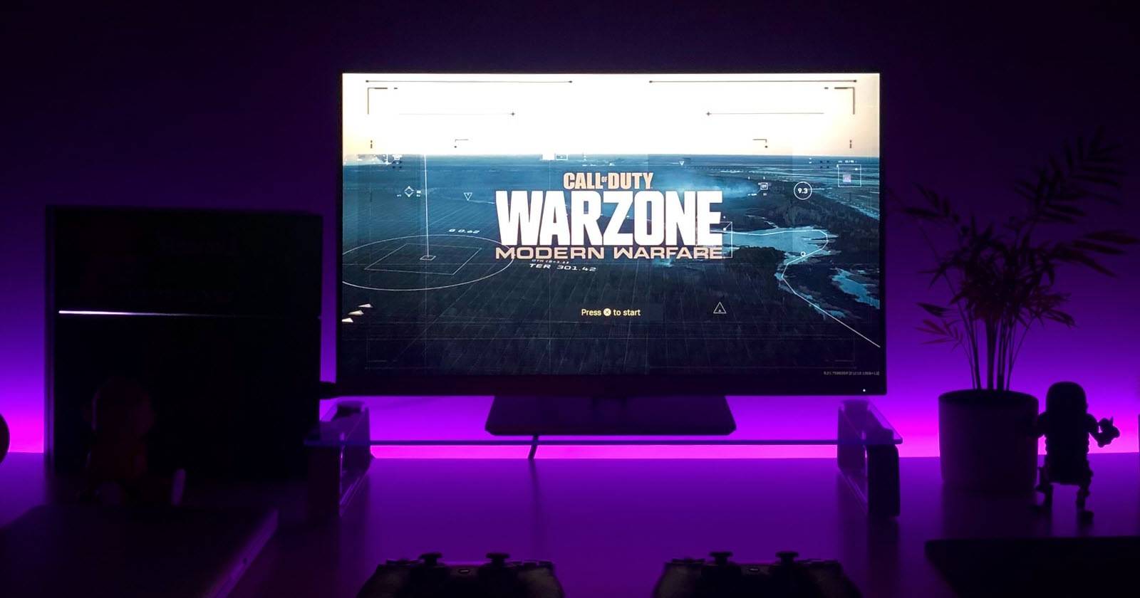 Экран компьютера с Call of Duty Warzone