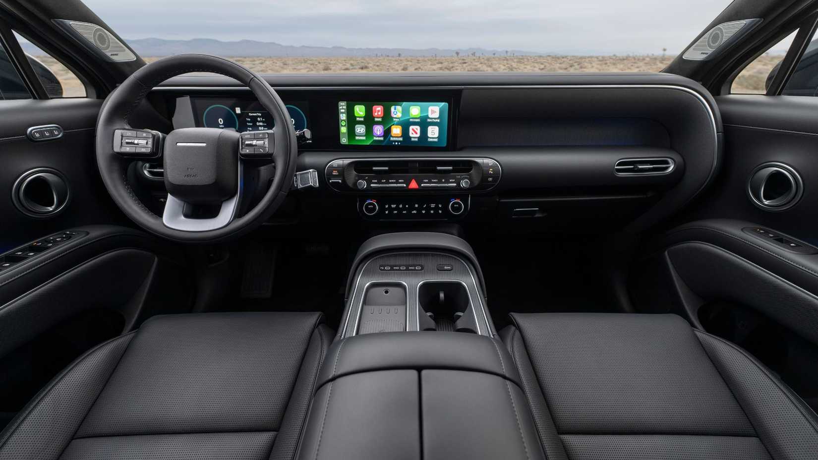 Салон автомобиля Hyundai Palisade Hybrid Calligraphy 2026 года, вид панели приборов и центральной консоли