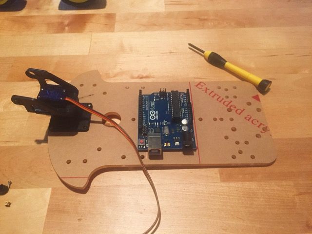 servo-holder-mounted