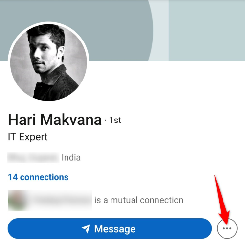 Иконка с тремя точками в верхней части профиля в мобильном приложении.