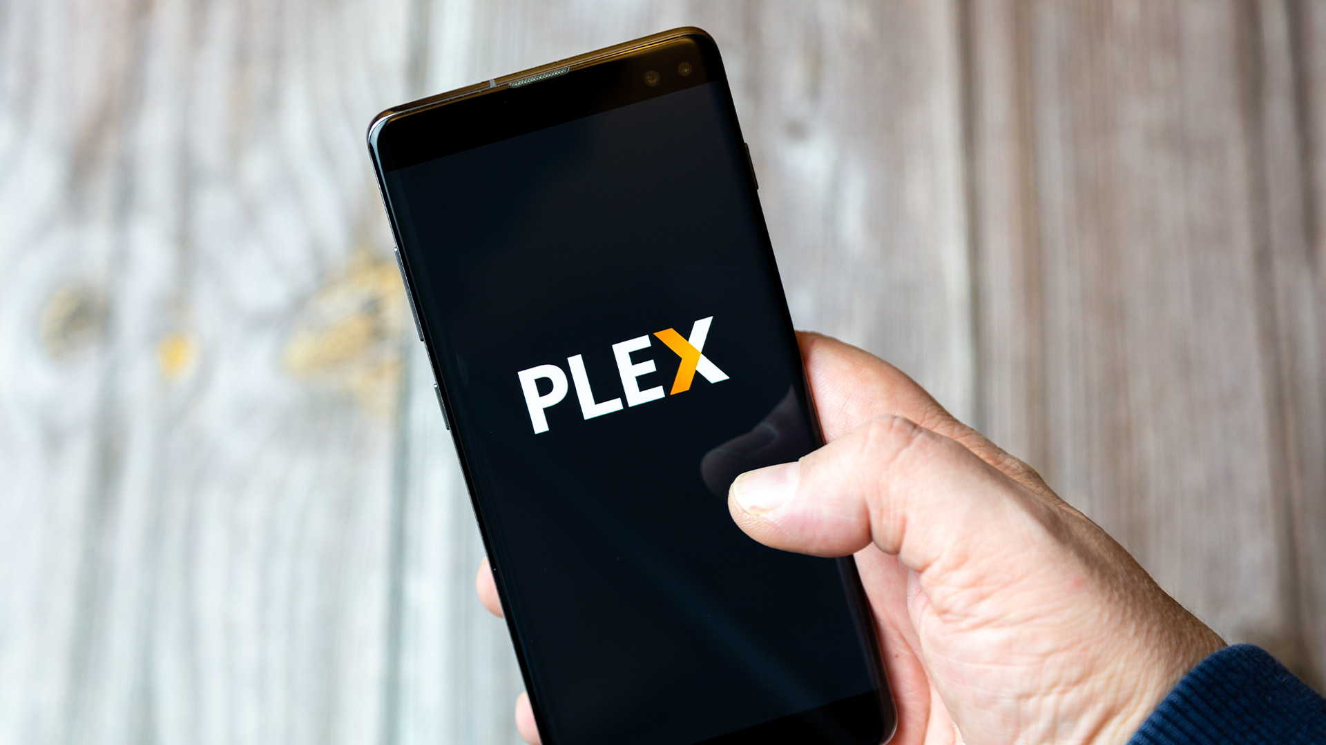 Plex на смартфоне в действии.