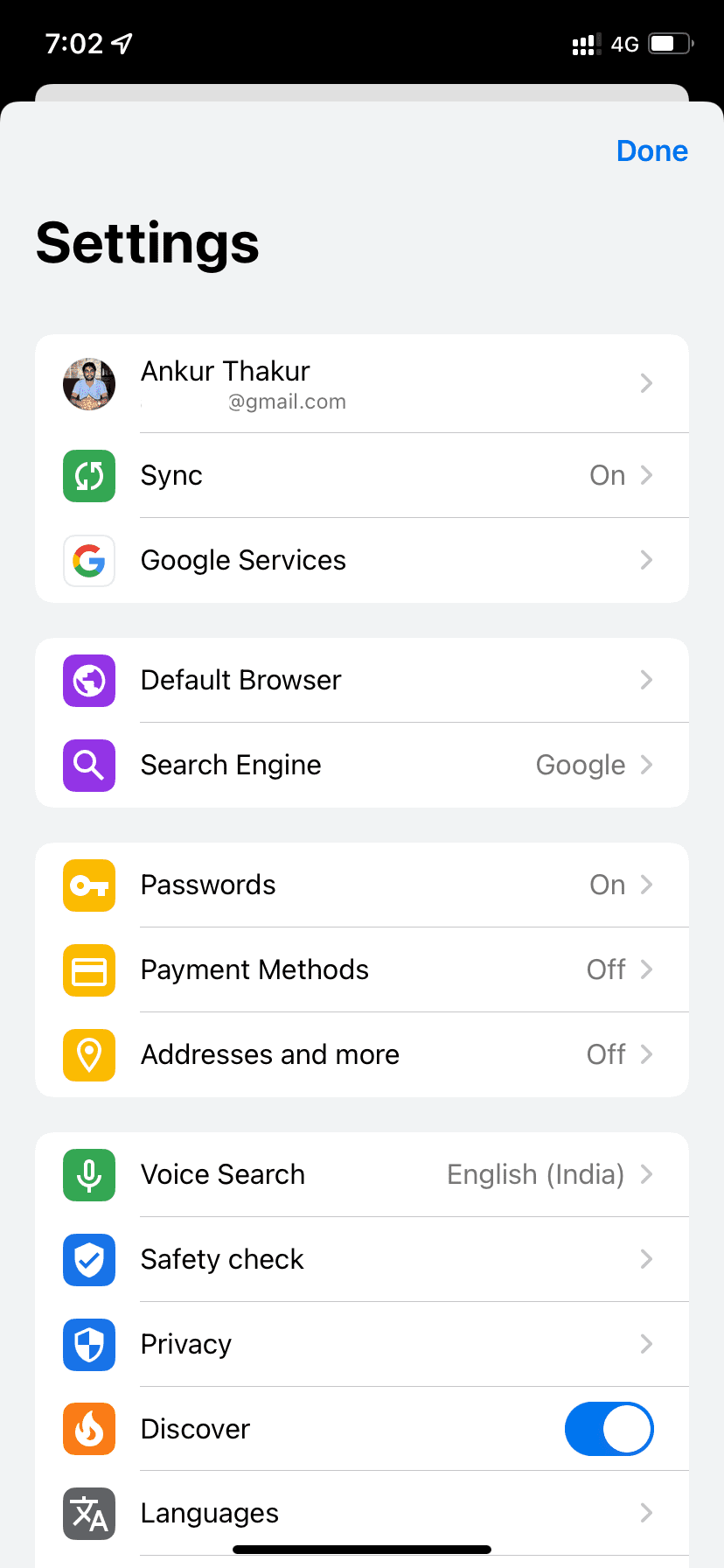 Экраны настроек Chrome на iPhone с выбором поисковой системы